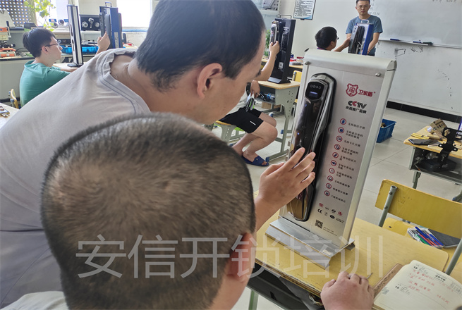 丽江开锁店的流程复杂吗？